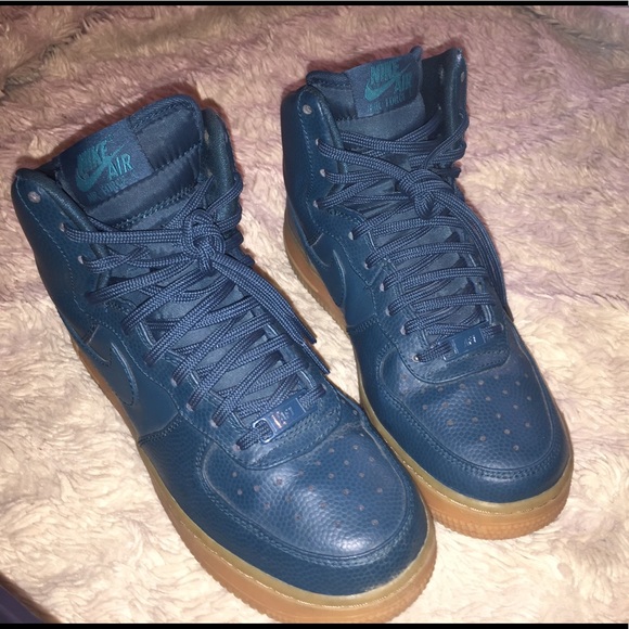 I am selling high top midnight green Air Forces - Picture 2 of 3